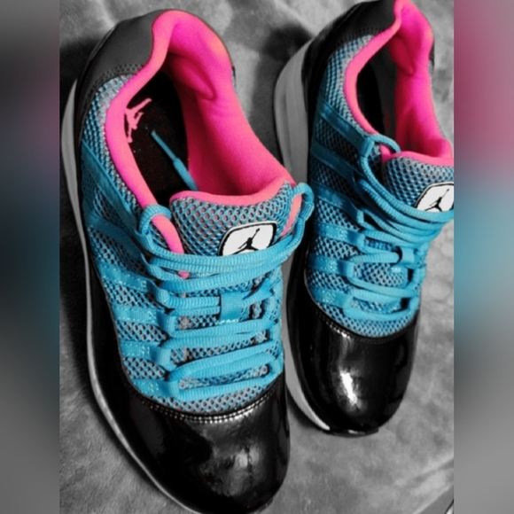 Jordan Air 11 South Beach Black Pink and Blue Shoes - Picture 8 of 12